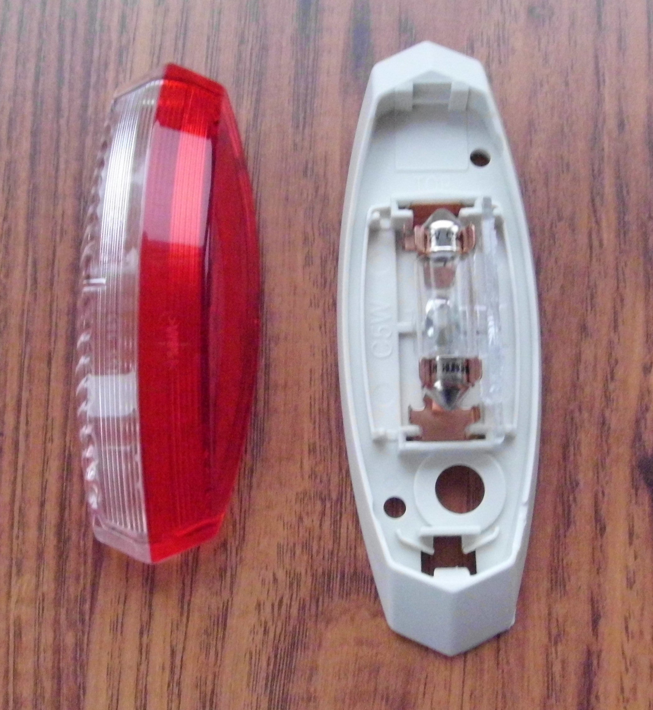 Umrißleuchte links r/w oval Begrenzungsleuchte Hella 12V Sockel weiß 46907r5 NEU