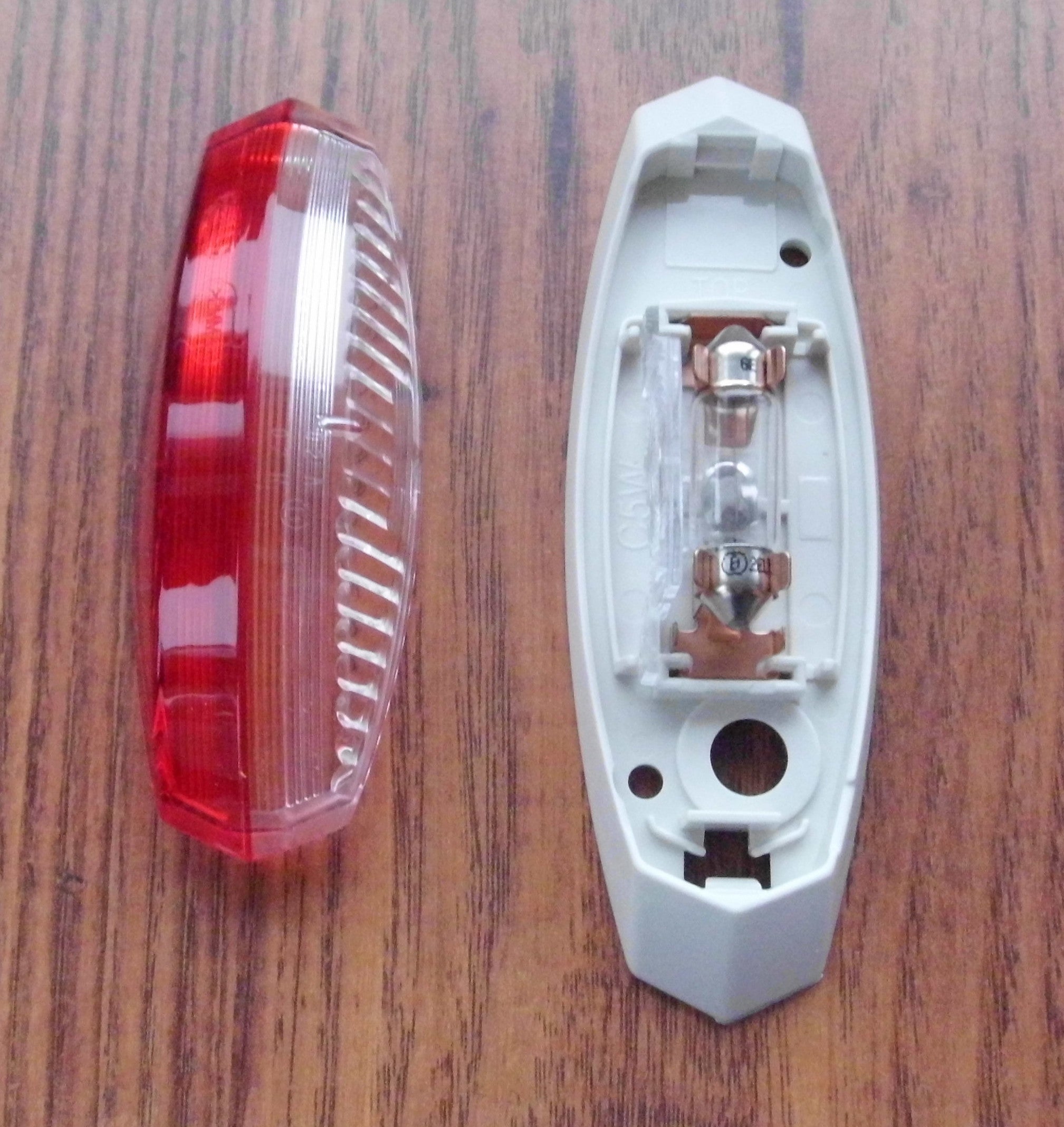 Umrißleuchte rechts r/ w oval Begrenzungsleuchte Hella 12V Sockel weiß 46908r5 N