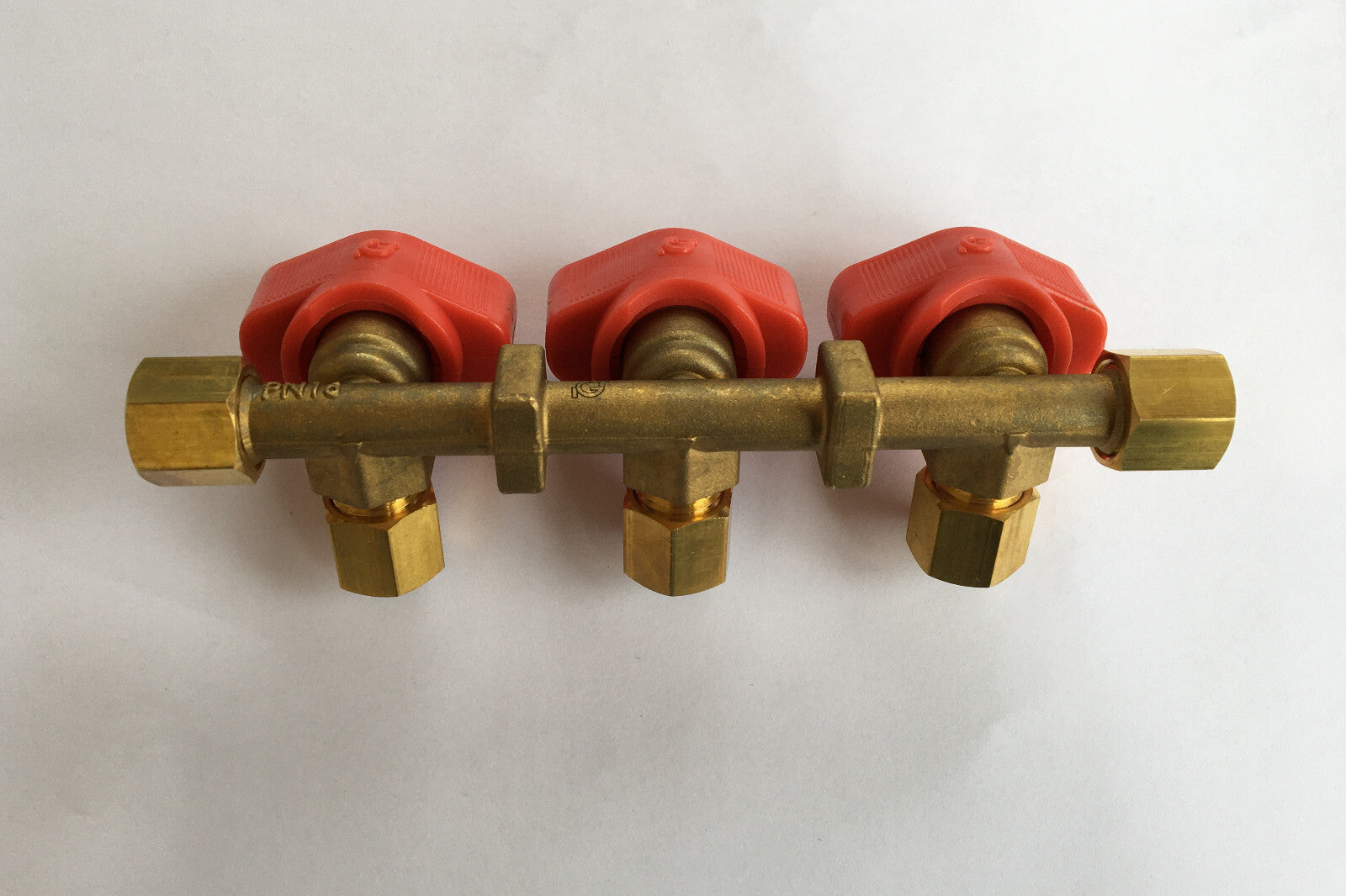 Gas Verteilerblock IGT Messing Ventil 3 Abgänge f.8mm Rohr, Gashahn 70131Lg NEU